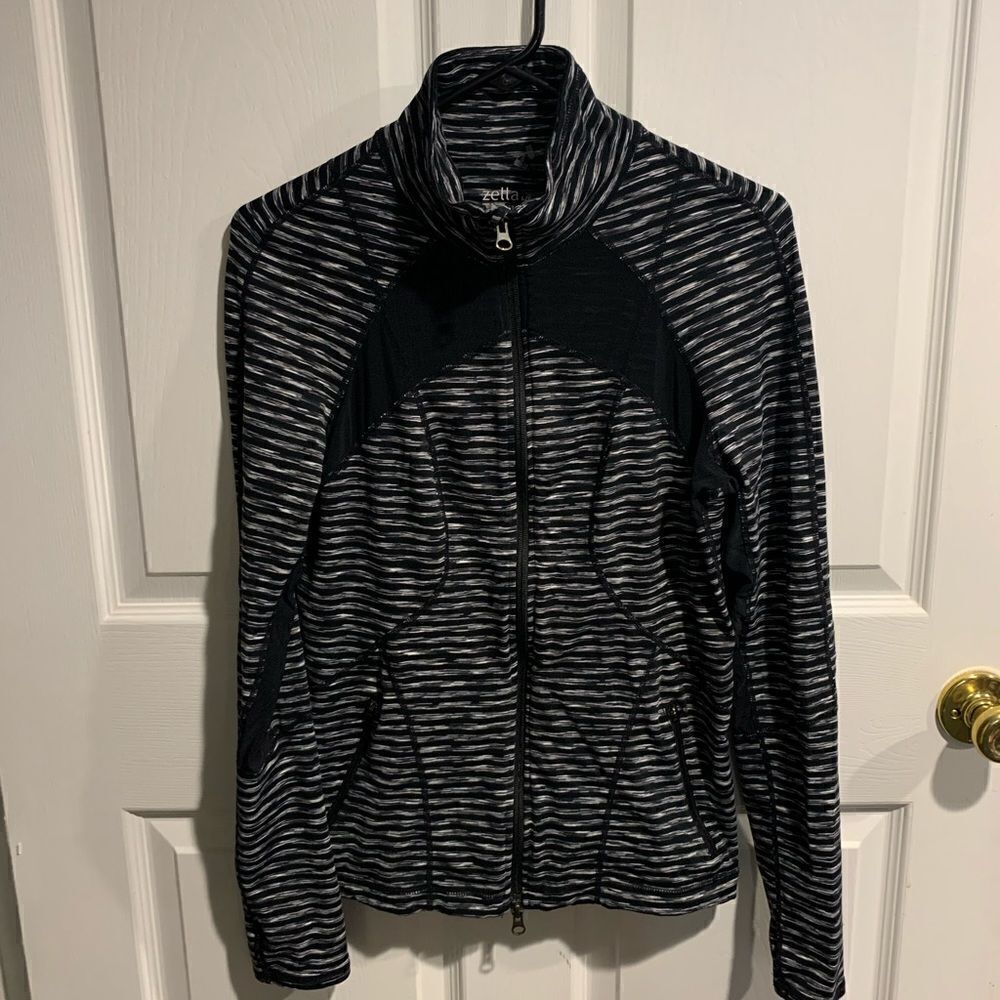 Zetta zip up jacket size large
